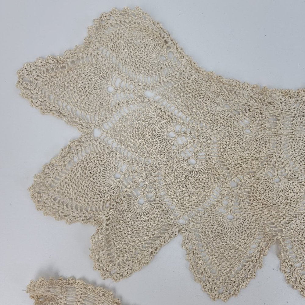 Vintage Ecru Off White 23" Butterfly & Curtain Style Doilies Table Runner Decor - Picture 8 of 10